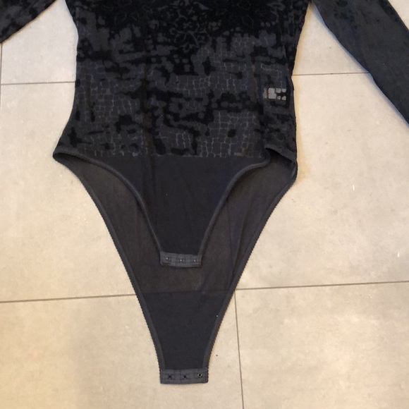 Ritmo di Perla One Piece Nylon Bodysuit with Raised Velvety Floral Design - Picture 8 of 16